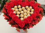 Bukiet Ferrero Rocher i róże mydlane 18 szt. Serce. Prezent na 18 urodziny - фото 1