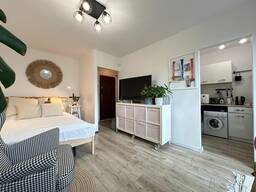 Продается уютная 1-комнатная квартира с отдельной кухней и балконом в Варшаве, Mokotów