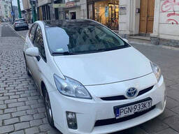 Аренда автомобилей Toyota Prius 30 газовый гибрид